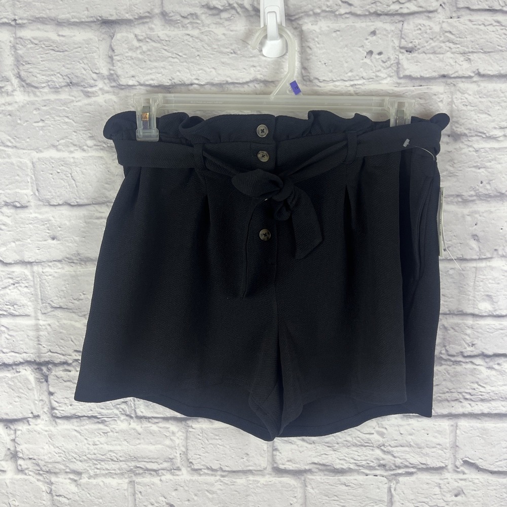 Bar III NWT Normcore Casual Feminine Black Belted Paper bag Shorts Size Large